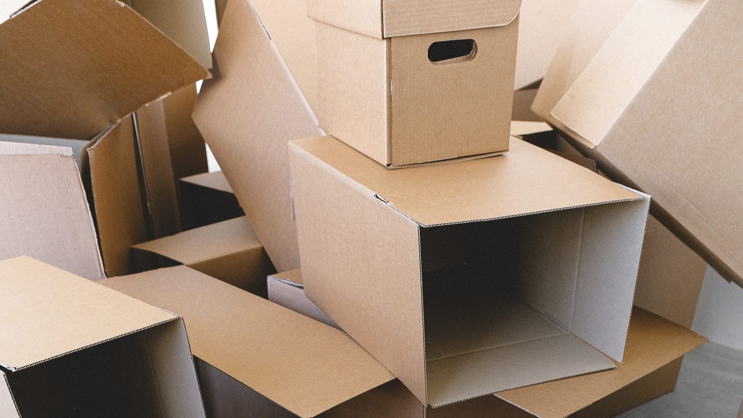 Guerra e inflación presionan a fabricantes de cajas de cartón; prevén alza de precios