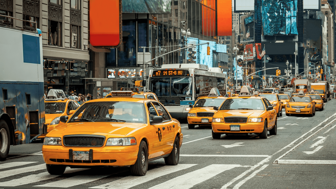 Taxis de NY suben de golpe tarifas un 23% tras 10 años congeladas