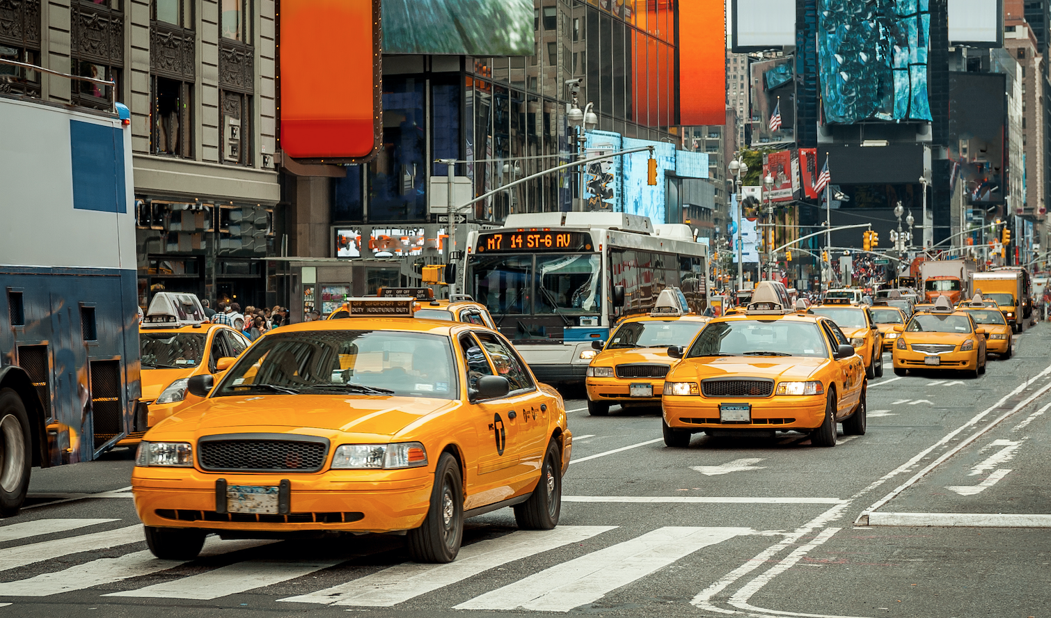 Taxis de NY suben de golpe tarifas un 23% tras 10 años congeladas