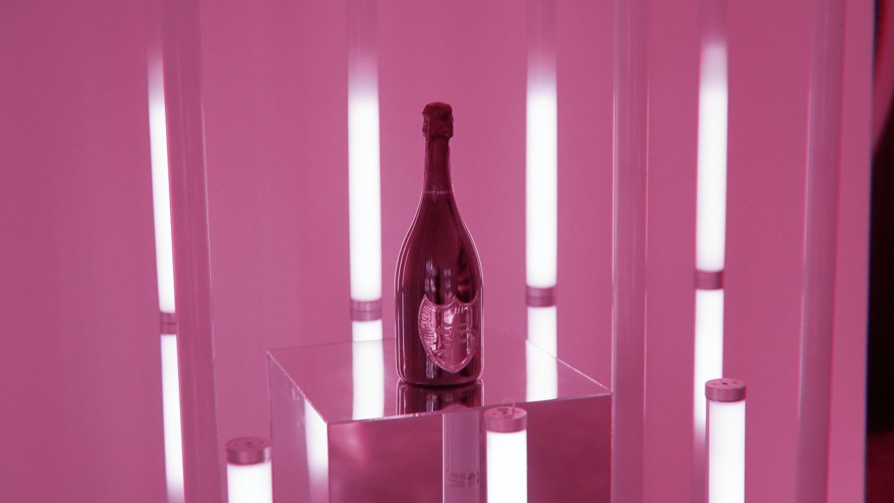 Lady Gaga vuelve a sorprender al colaborar con Dom Pérignon