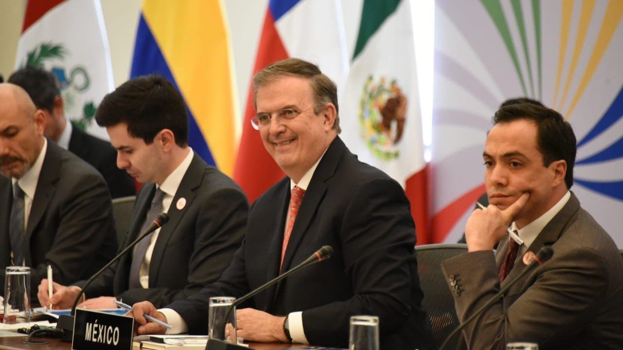 Empresas de China, Corea y EU quieren instalar plantas de baterías de litio en México: Ebrard