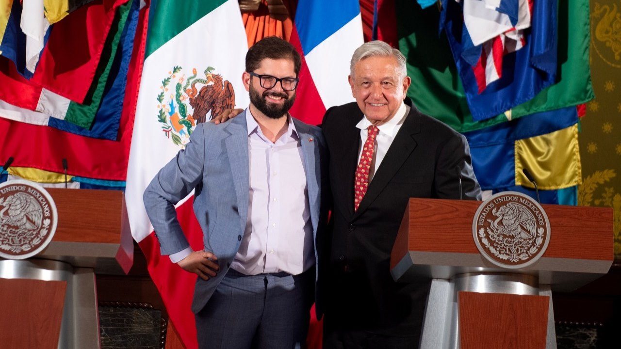 AMLO critica al Congreso de Perú por negar  salida a Pedro Castillo