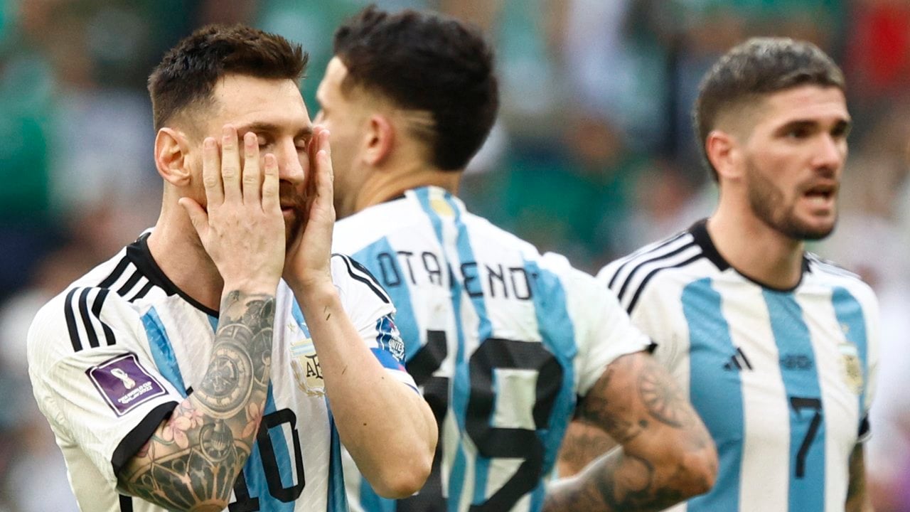 Argentina desayuna trago amargo de la derrota tras primer partido en Qatar
