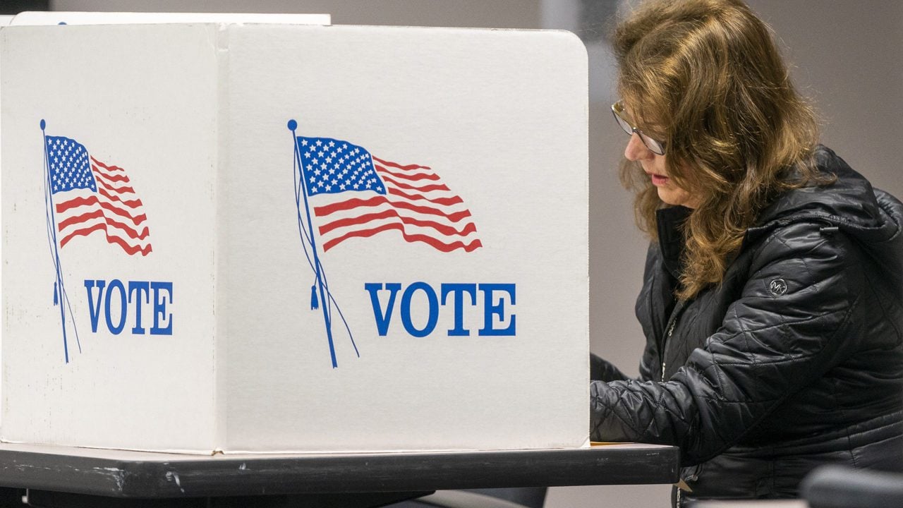 EU aprueba un proyecto de ley para exigir prueba de ciudadanía estadounidense para los votantes de las elecciones de mitad de mandato