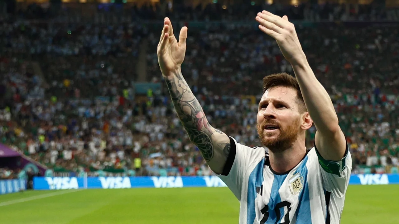 Ciudad natal de Messi despliega camiseta gigante a espera de la final