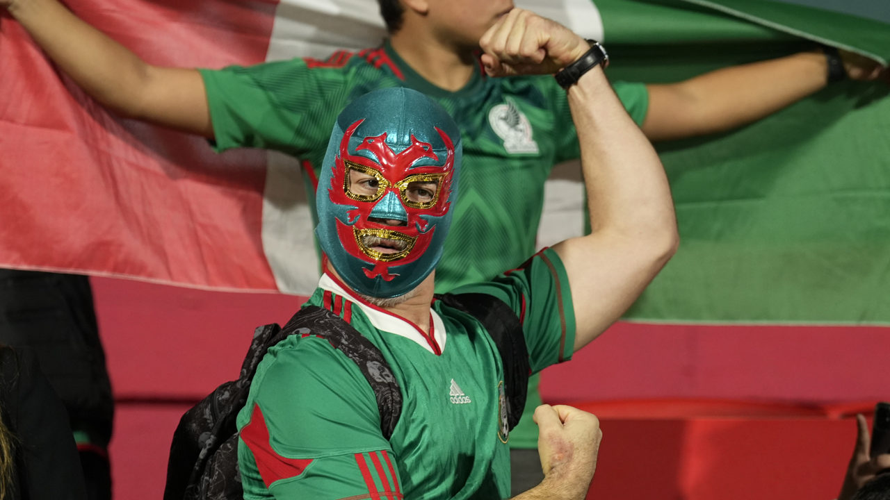 Mexicanos, ‘dolor de cabeza’ en los mundiales; SRE lanza plan de asistencia en Qatar