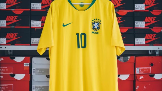 Amanecer Eclipse solar Me gusta Nike obligada a vetar nombres religiosos en camiseta de selección brasileña
