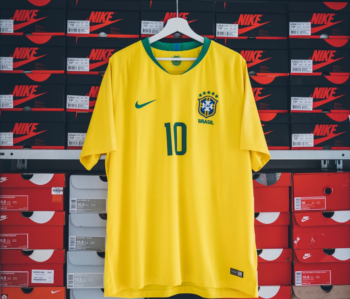 Nike obligada a vetar nombres religiosos en camiseta de selección brasileña