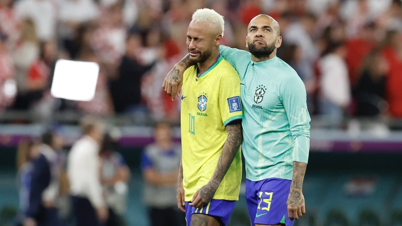 Pelé, desde el hospital, le pide a Neymar que siga en la selección brasileña