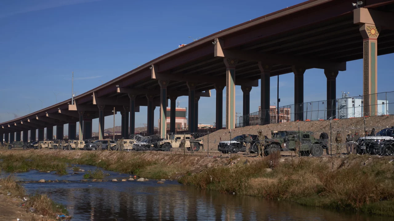 Habilitan 4,500 nuevas camas en El Paso para recibir refugiados