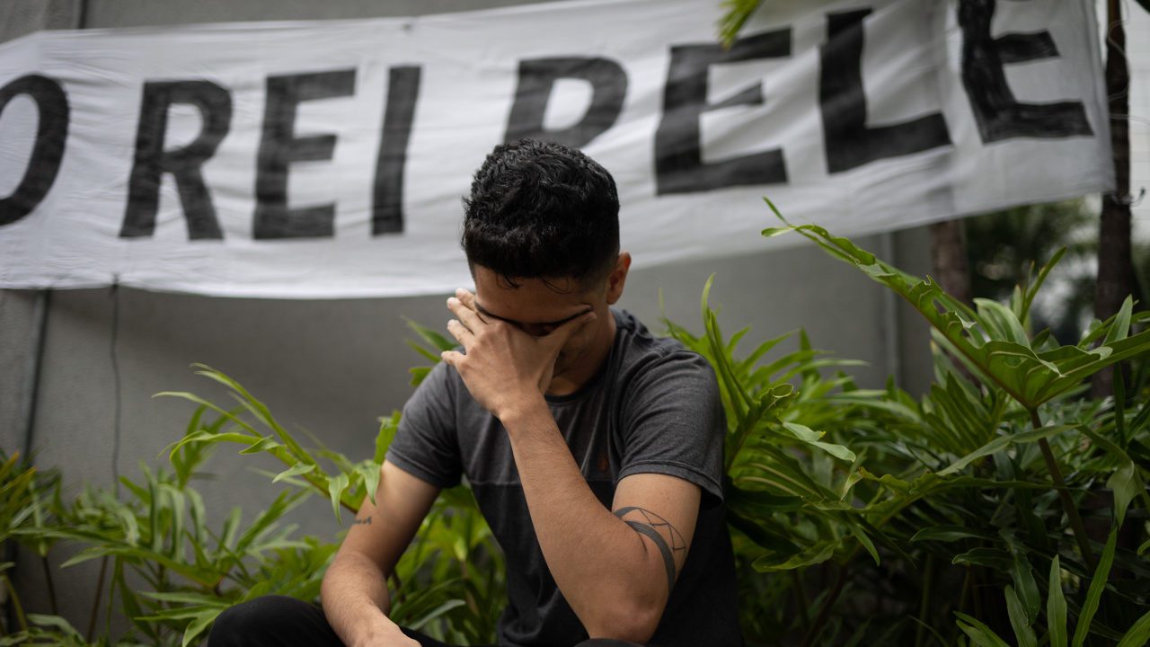 “Eterno Rei Pelé”: los brasileños lloran a su ídolo en las puertas del hospital donde murió
