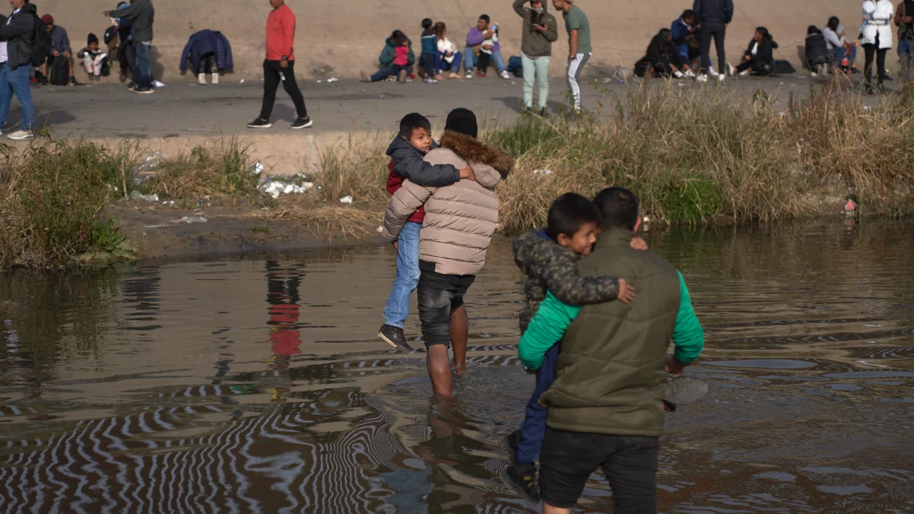 ¿Por qué cae la migración a Europa y EU? La mano dura de Trump y la UE tienen la respuesta
