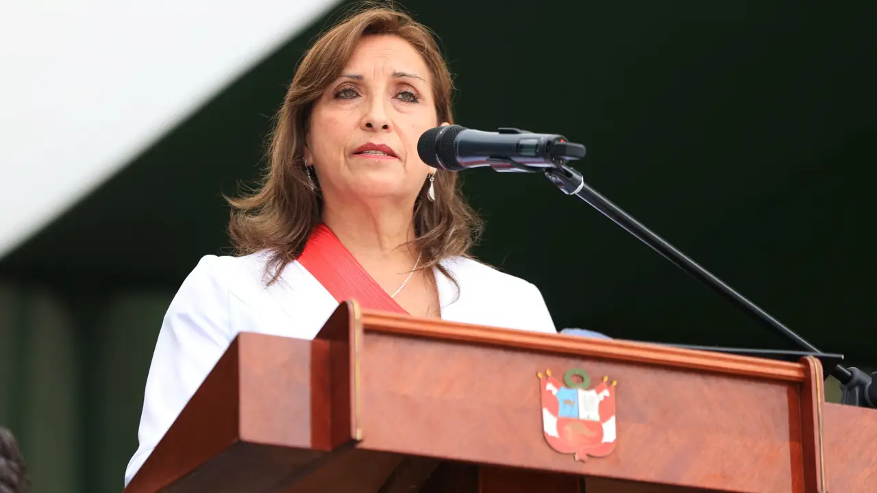Presidenta de Perú descarta renunciar e insta al Congreso aprobar adelanto de elecciones