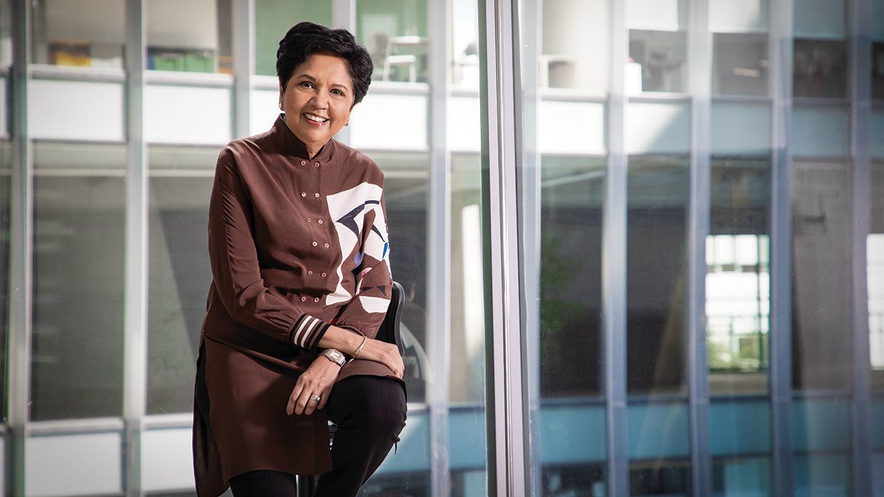 Los consejos de Indra Nooyi, ex-CEO de PepsiCo, para que las mujeres prosperen en los negocios
