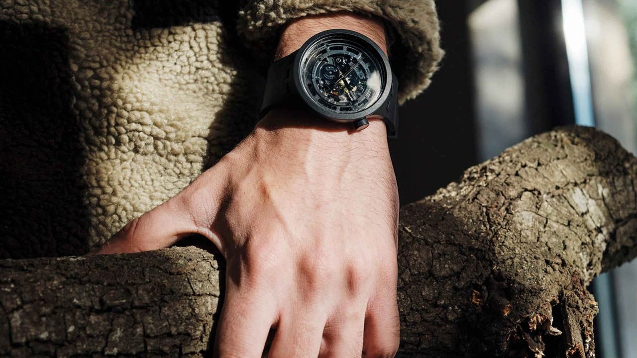 Swatch vende un reloj que satiriza los aranceles del 39% de Trump a Suiza