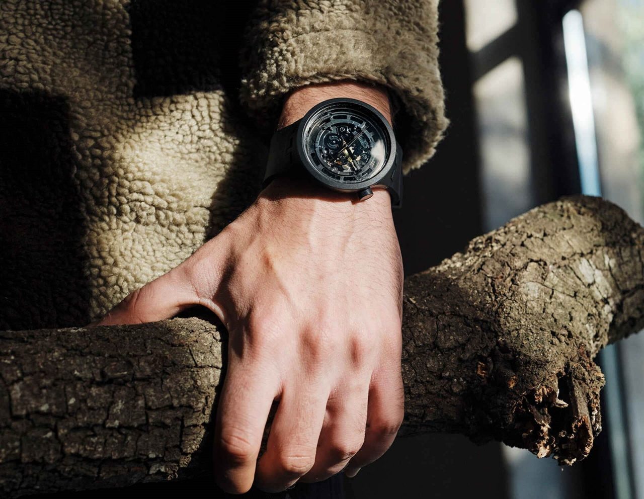 Swatch vende un reloj que satiriza los aranceles del 39% de Trump a Suiza