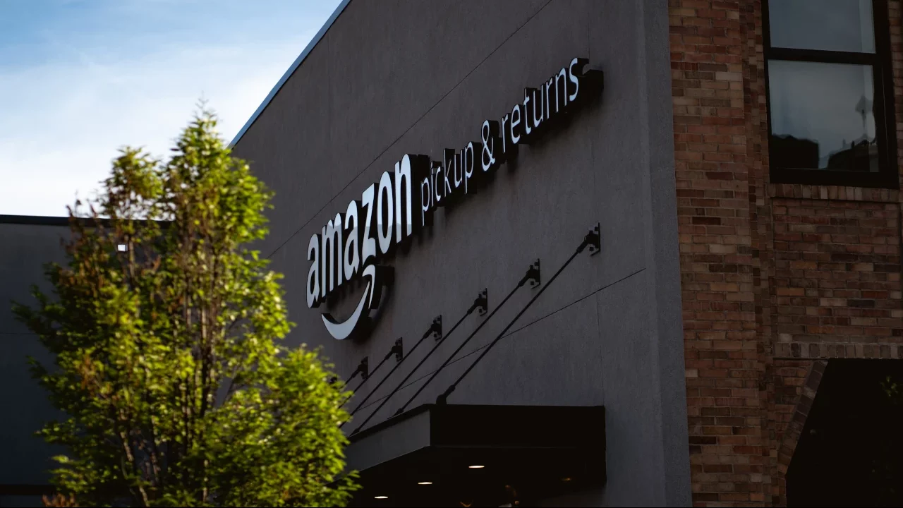 Amazon ganó 1,000 mdd gracias a un algoritmo secreto de subida de precios: regulador de EU