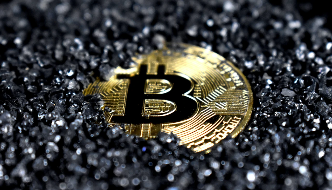 Estrepitoso: Bitcoin baja más de 6%; cae hasta los 26,004 dólares