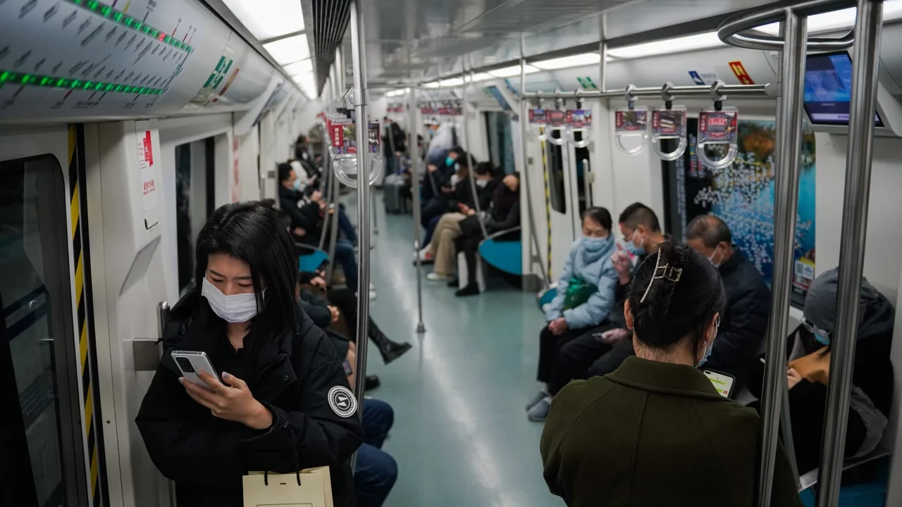 Esta provincia de China registra 1 millón de casos diarios de Covid-19 y se prevé que se dupliquen