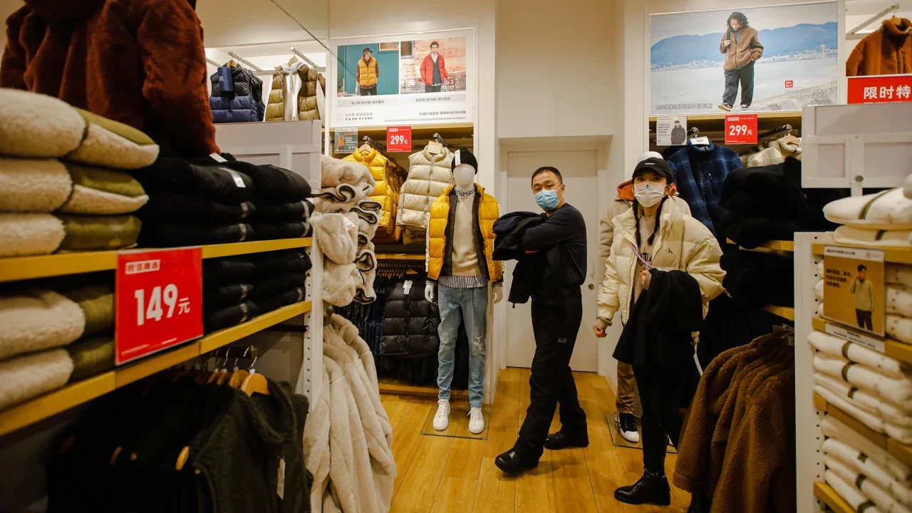 Empresas de consumo y lujo ven crecer las ventas en China crecen tras el fin de los confinamientos