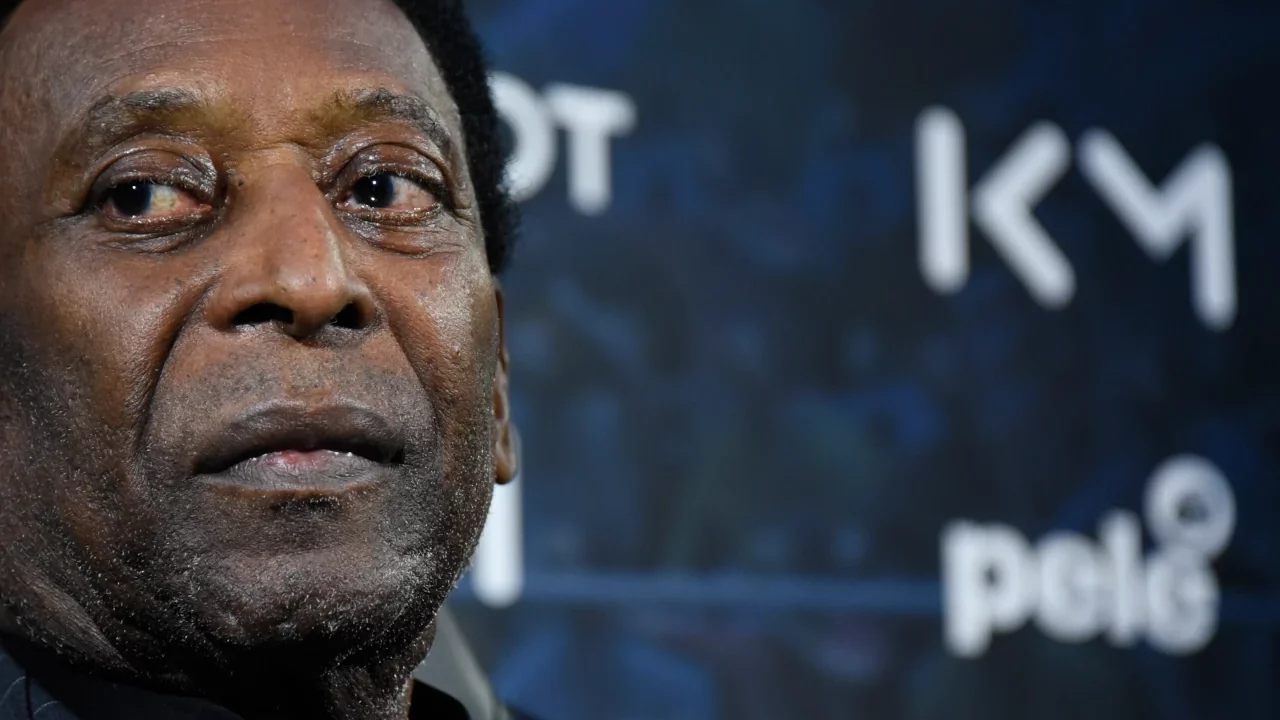 Familia de Pelé se reúne en torno a su cama de hospital