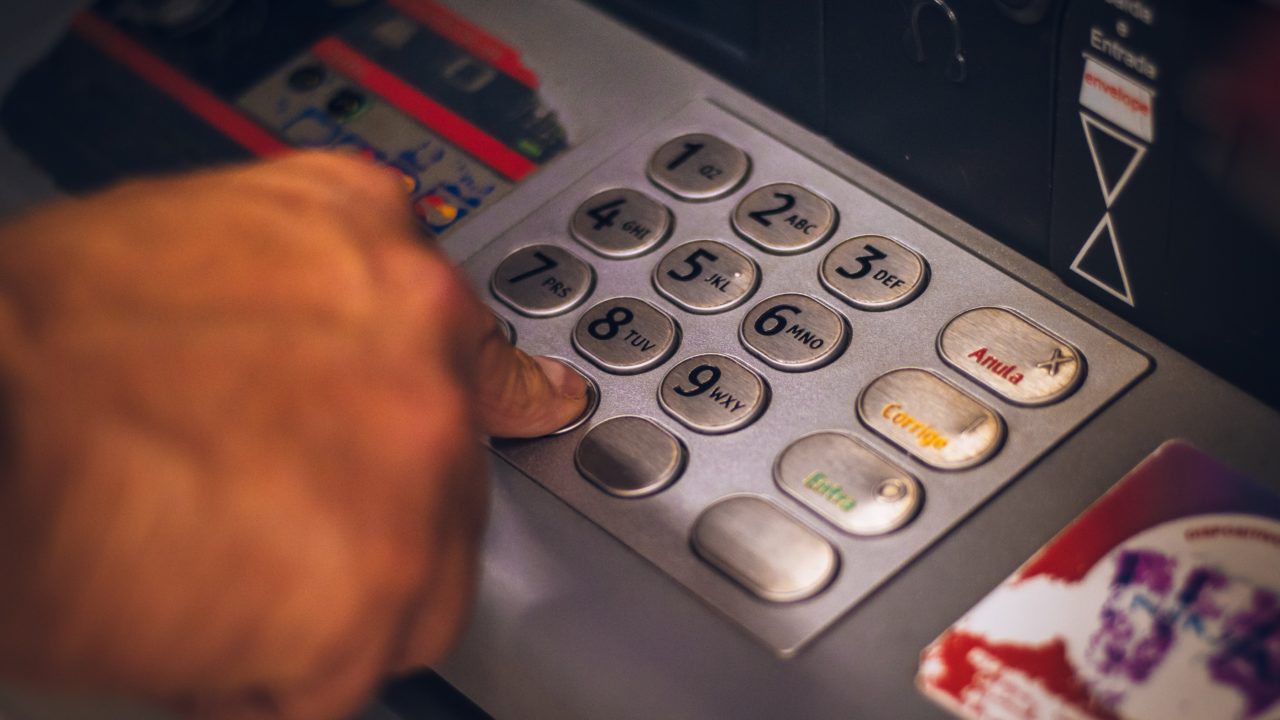 India abre cajero automático que expende oro de 1 a 100 gramos