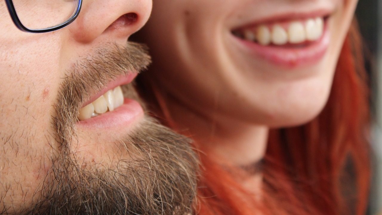Ojo, estos alimentos estarían manchando tus dientes