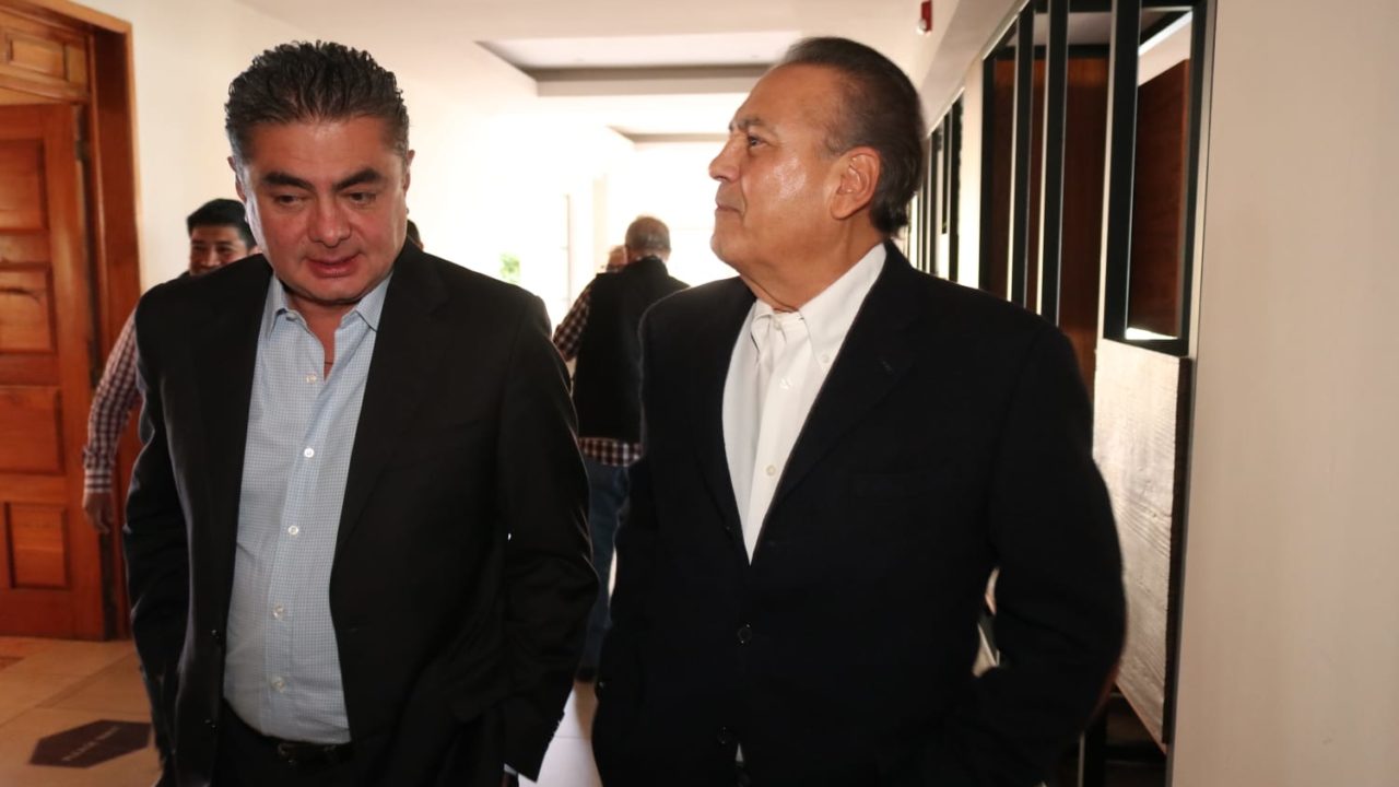 Reaparece Beltrones en plenaria del PRD; pide reglamentar gobiernos de coalición