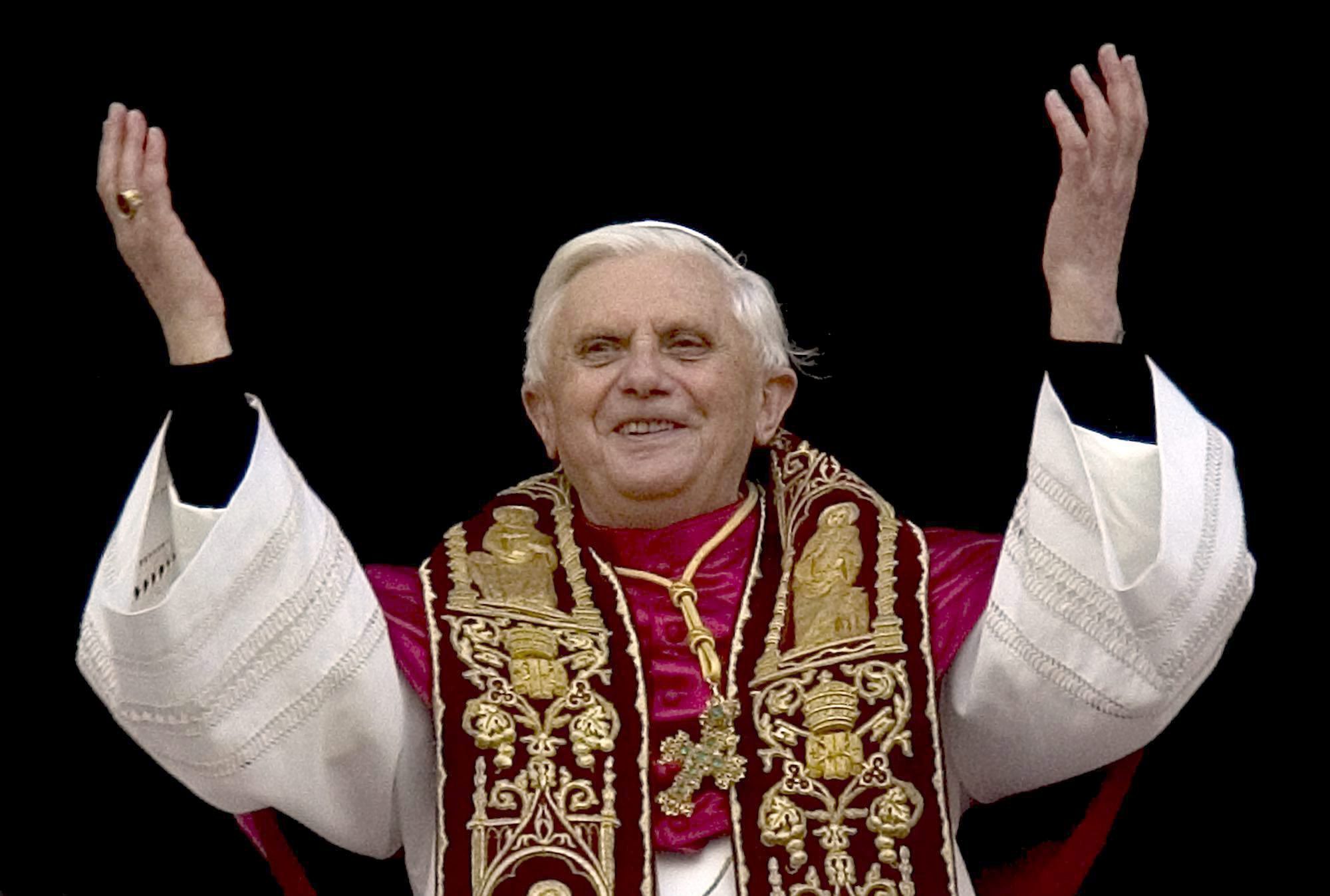 Benedicto XVI, el papa que encarnó la fuerza de la debilidad