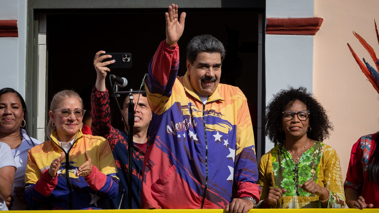 Maduro celebra ‘victoria aplastante’ sobre Juan Guaidó