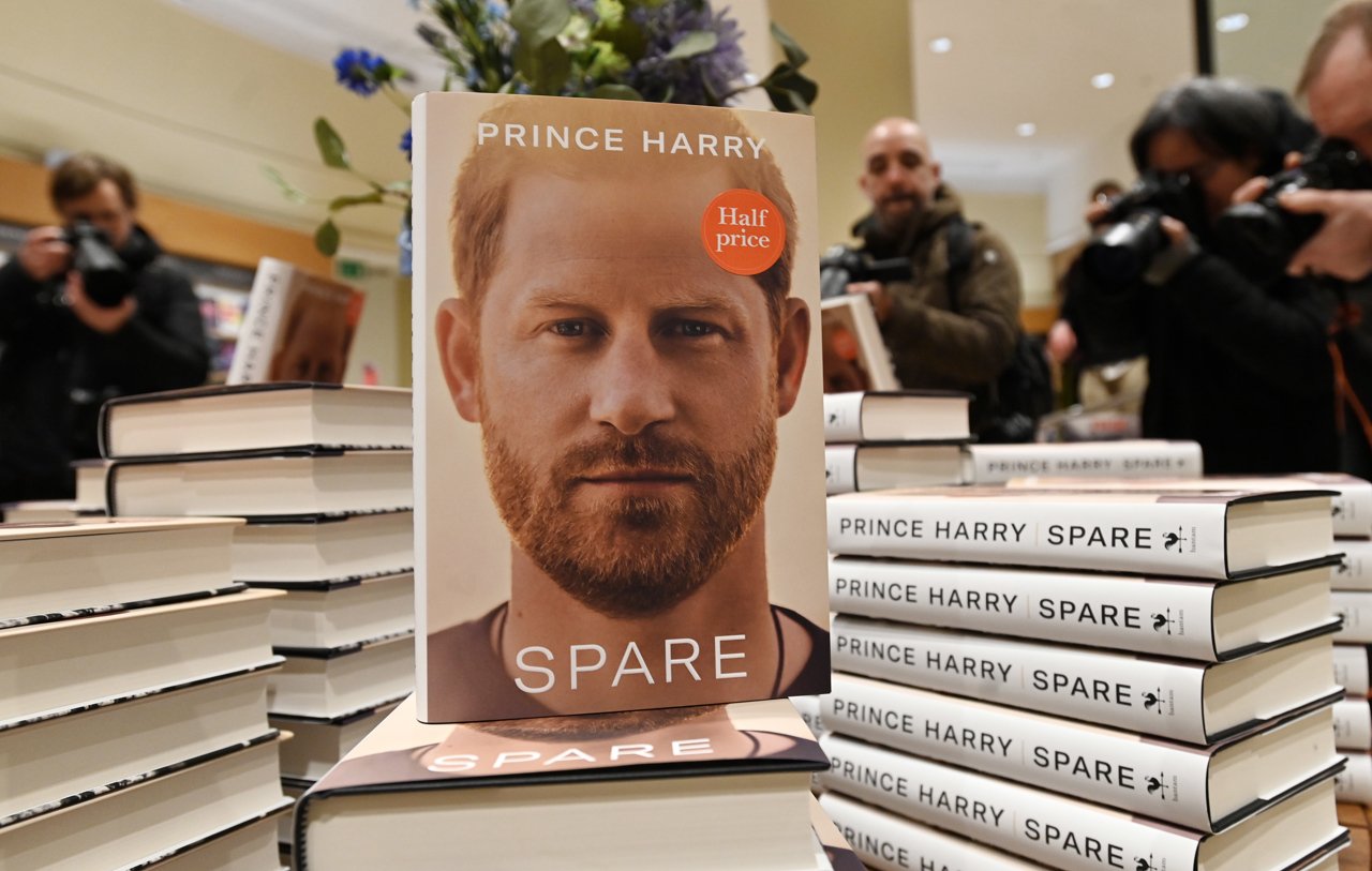 La biografía del príncipe Harry ya está en las librerías británicas
