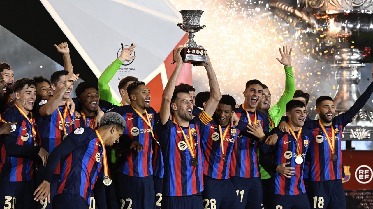 Libro ‘Más que una camiseta’ revela la historia de las equipaciones del Barcelona
