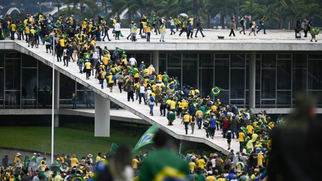El asalto de los bolsonaristas en Brasil recuerda al ataque al Capitolio de EU
