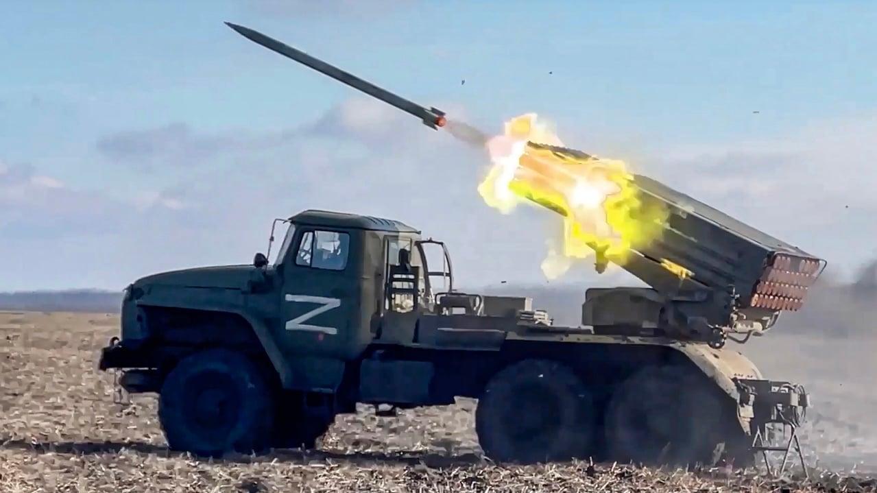 Rusia informa sobre ataques con misiles y drones a empresas militares ucranianas