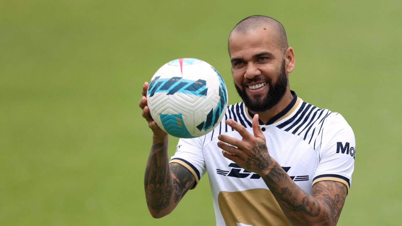 Pumas rescinde contrato a Dani Alves tras su detención en España