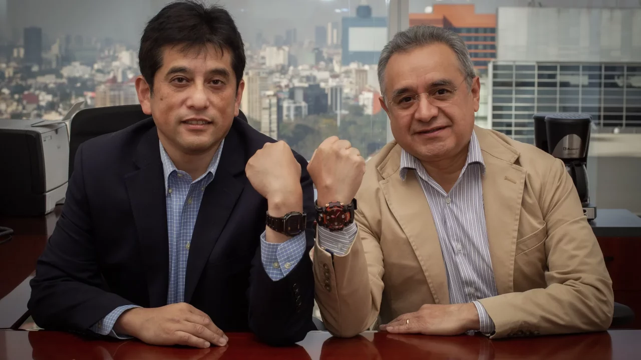 Entrevista | Así reaccionó el director de Casio México a la canción de Shakira