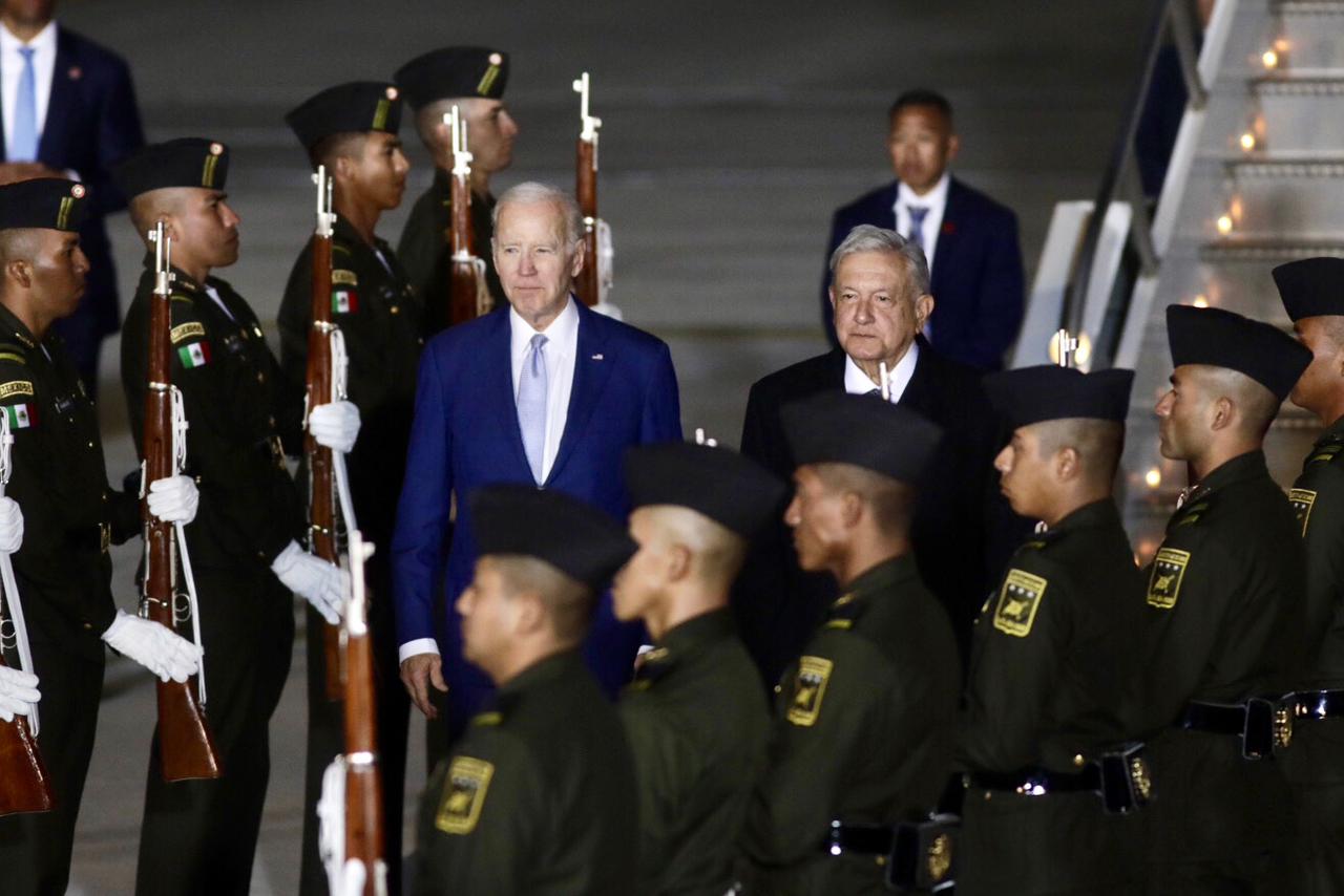 AMLO recibe a Joe Biden en el AIFA previo a la Cumbre de Norteamérica