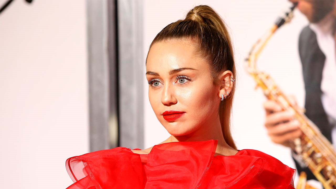 Miley Cyrus: 5 outfits que la han hecho brillar