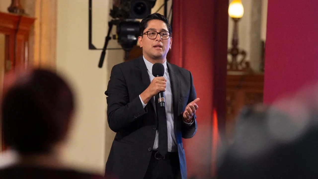 Comisión Permanente recibe designación de Mejía Castelazo para Banxico