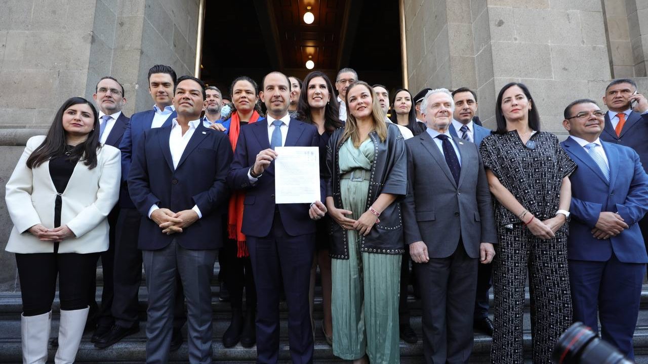 PAN y PRD impugnan el plan B electoral de AMLO