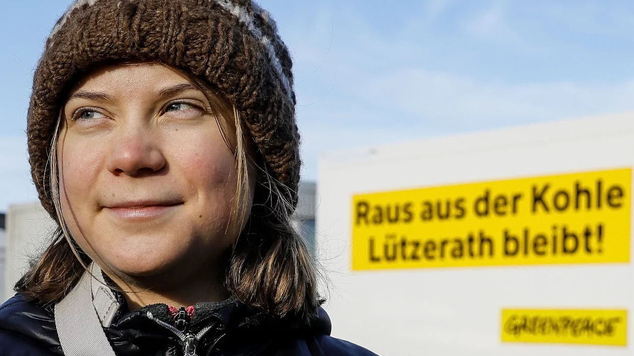 Multan otra vez a Greta Thunberg por desobedecer a autoridades en protesta