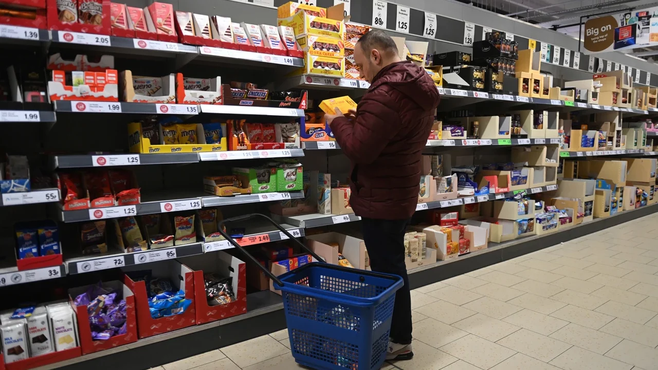 Inflación en EU baja nueve décimas, hasta 4% en mayo