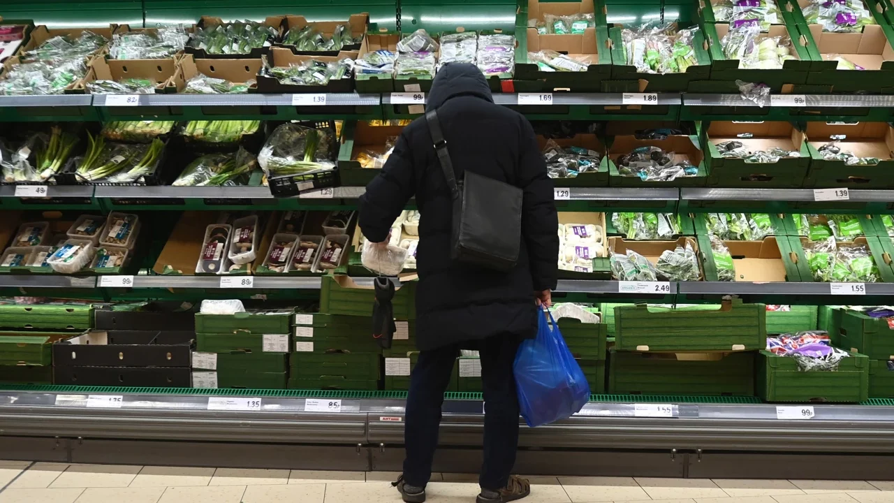 Inflación en EU baja una décima en enero, hasta 6.4%