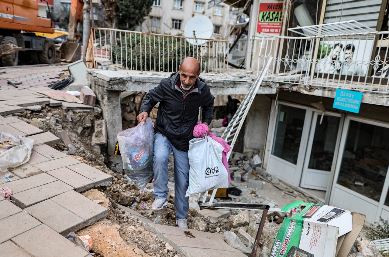 Unas 865,000 personas viven en tiendas de campaña tras terremoto en Turquía