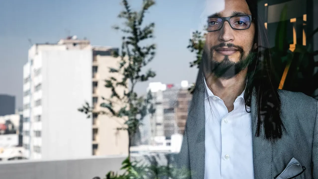 Inteligencia artificial debe ser un complemento, más que un sustituto: Insaite