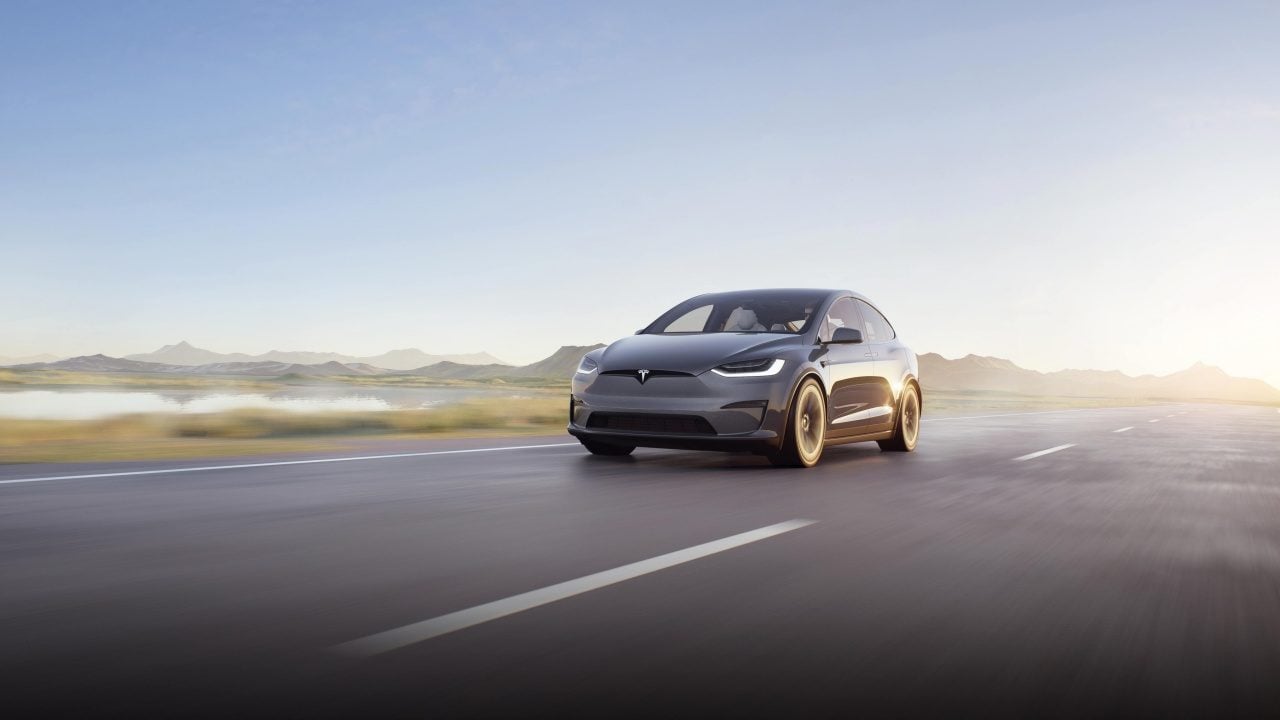 Tesla llamará a revisión casi 55,000 autos Model X, dice regulador de EU