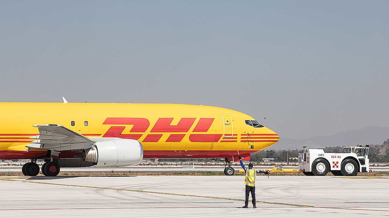 DHL dice adiós al AICM; muda sus vuelos de carga al AIFA