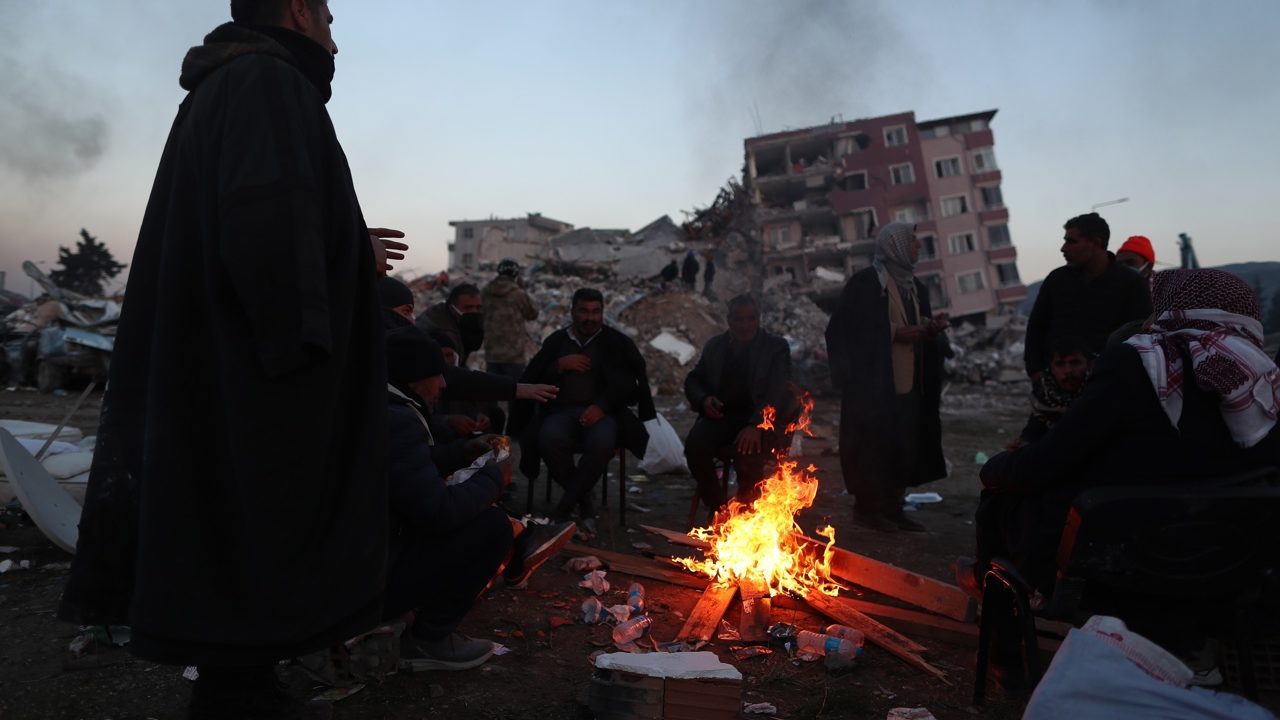 EU permitirá durante 180 días las transacciones a Siria por el terremoto