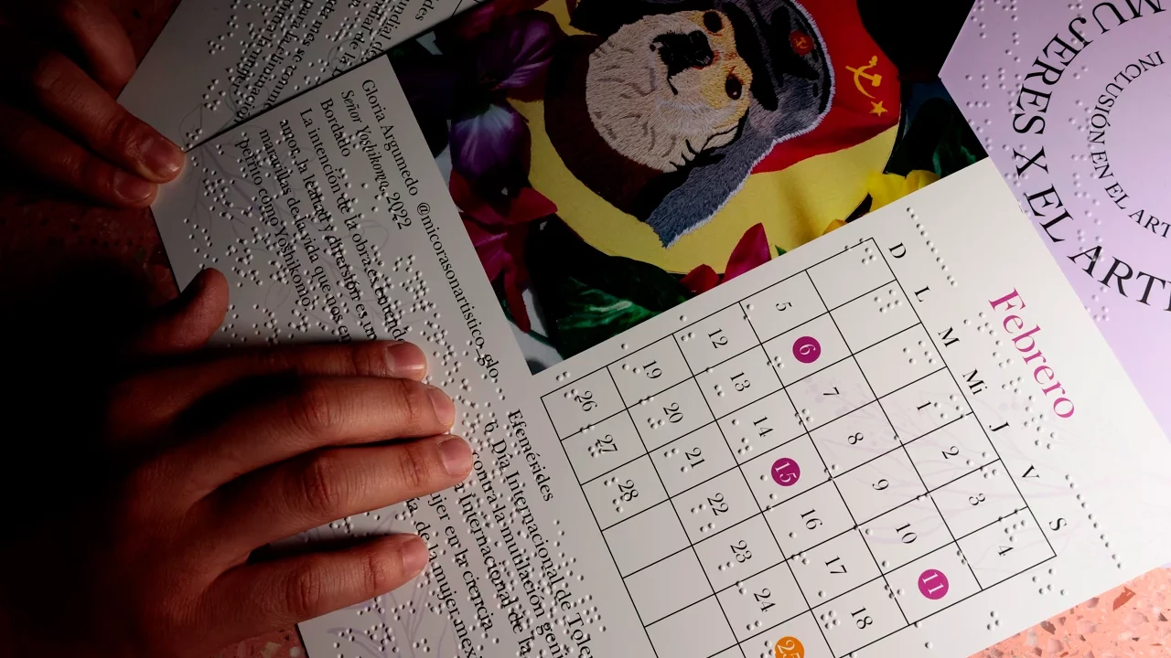 Artistas mexicanas crean calendario inclusivo en braille