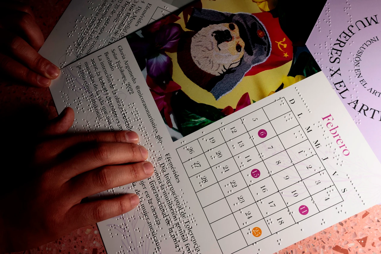 Artistas mexicanas crean calendario inclusivo en braille